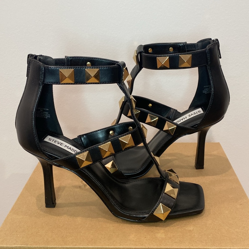 C16 Steve Madden open toe heels
